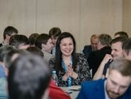 Девушка смеется