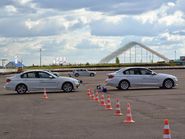 Белые машины