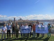 Групповое фото с флагами