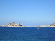 Буйки в море